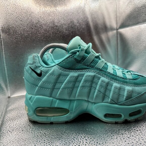 Size 8 Nike Air Max 95 Essential Teal Turquoise Womens Lace-Up Running Sneakers - Picture 2 of 11